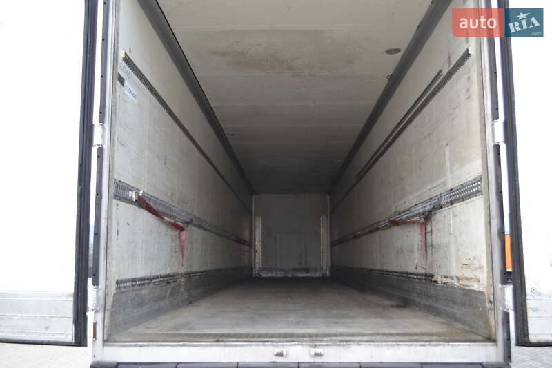 Ізотермічна будка Schmitz Cargobull SKO 24 2003 в Хусті