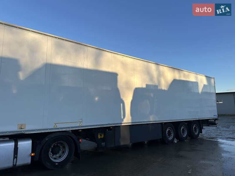 Рефрижератор напівпричіп Schmitz Cargobull SKO 24 2011 в Калуші