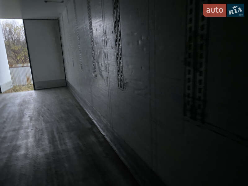 Рефрижератор полуприцеп Schmitz Cargobull SKO 24 2011 в Черновцах