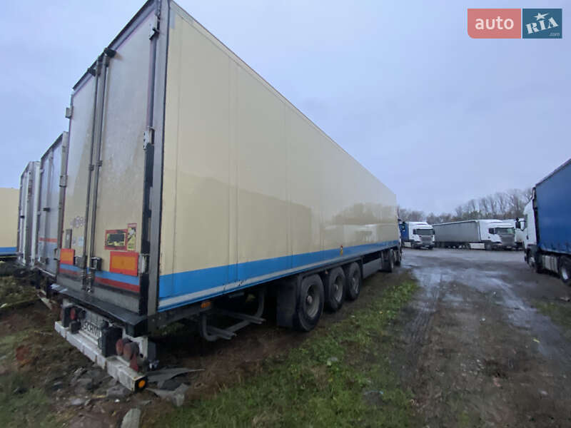 Рефрижератор полуприцеп Schmitz Cargobull SKO 24 2011 в Черновцах
