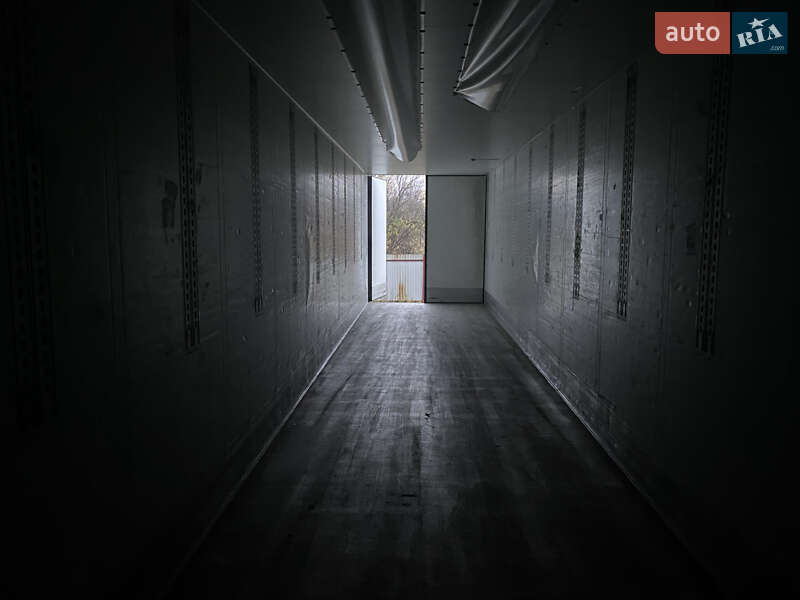 Рефрижератор полуприцеп Schmitz Cargobull SKO 24 2011 в Черновцах