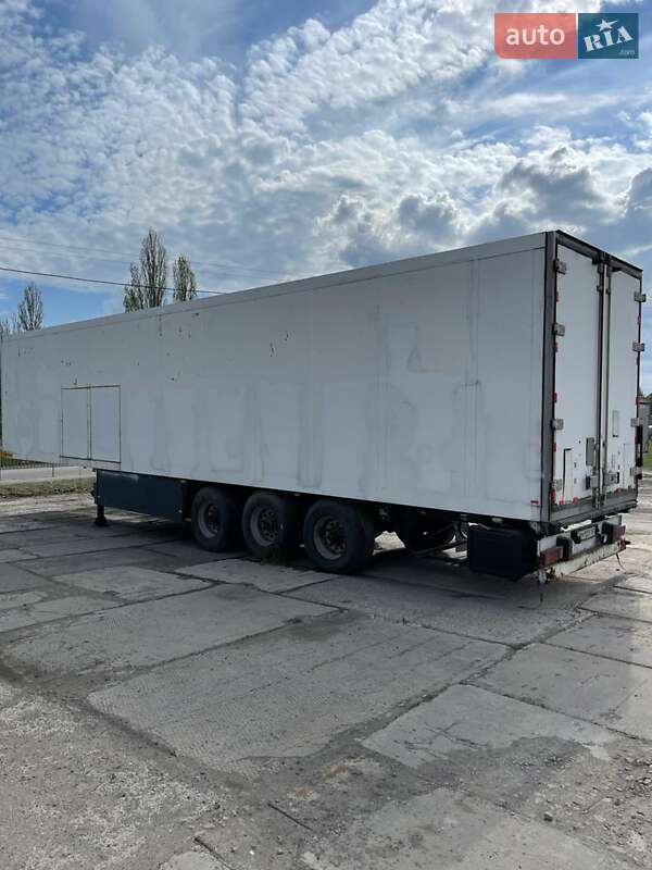 Рефрижератор полуприцеп Schmitz Cargobull SKO 2002 в Покровске