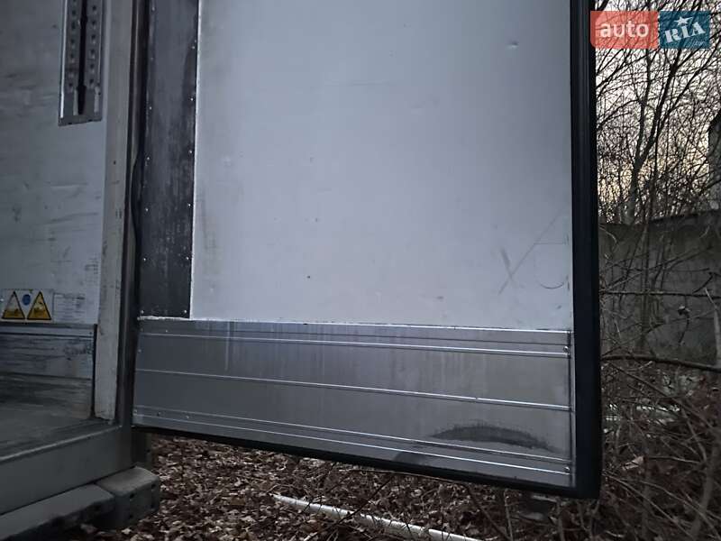 Рефрижератор напівпричіп Schmitz Cargobull SKO 2011 в Чернівцях