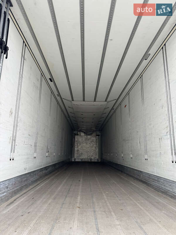 Рефрижератор полуприцеп Schmitz Cargobull SKO 2015 в Львове