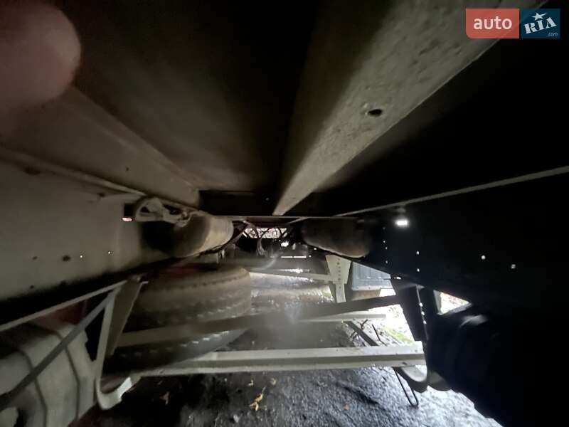 Бортовий напівпричіп Schmitz Cargobull SPR 24 2004 в Львові