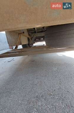 Бортовой полуприцеп Schmitz S-01 2004 в 