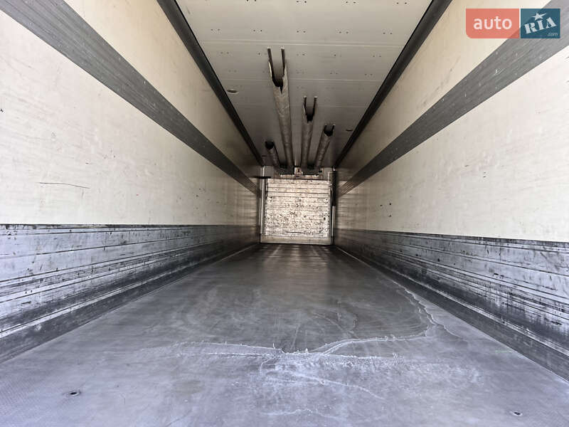 Рефрижератор полуприцеп Schmitz S-01 2004 в Черкассах