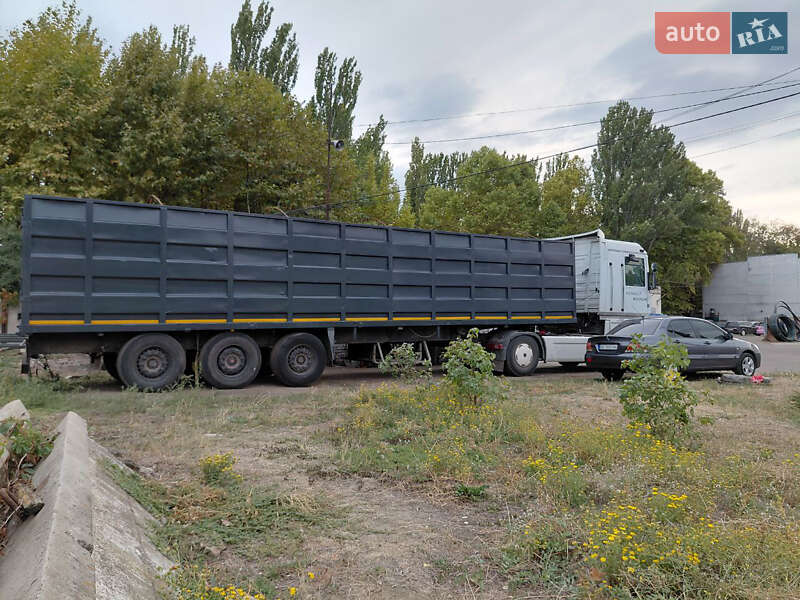 Зерновоз - напівпричіп Schmitz S-01 2000 в 