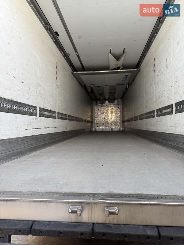 Рефрижератор напівпричіп Schmitz SCB 2012 в Чернівцях