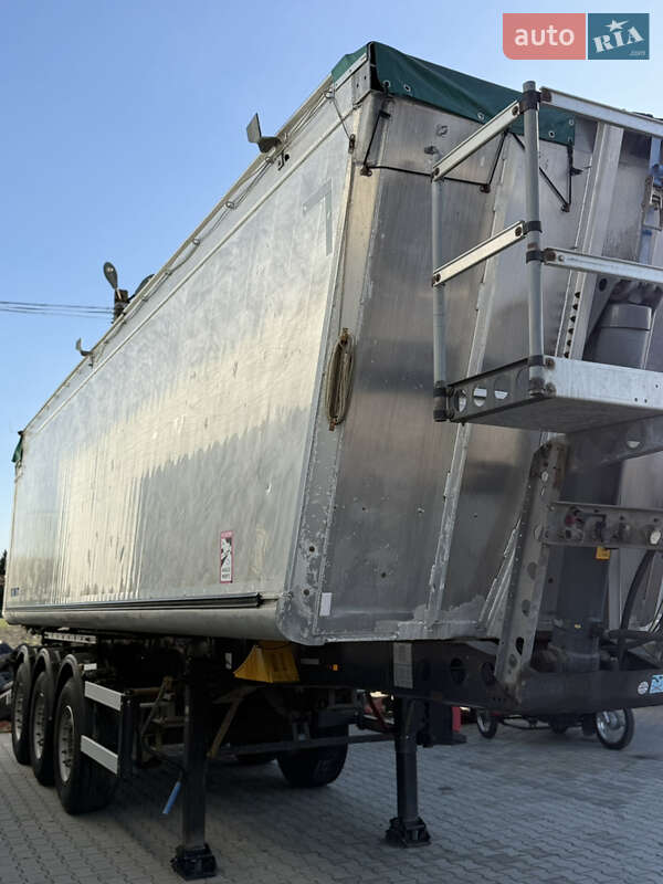 Зерновоз - напівпричіп Schmitz SKI 24 2012 в Чернівцях