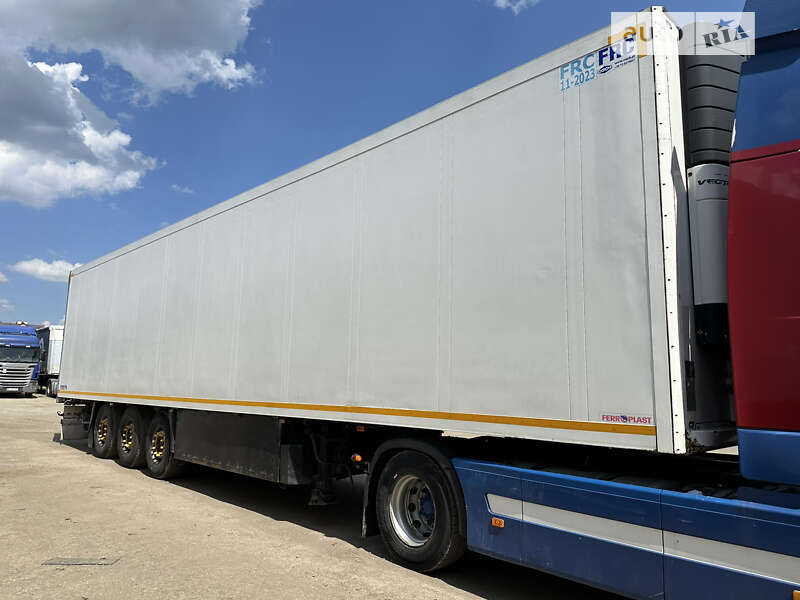 Рефрижератор напівпричіп Schmitz SKO 24 2000 в Львові