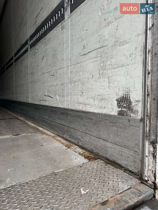 Фургон полуприцеп Schmitz SKO 24 2006 в Хусте