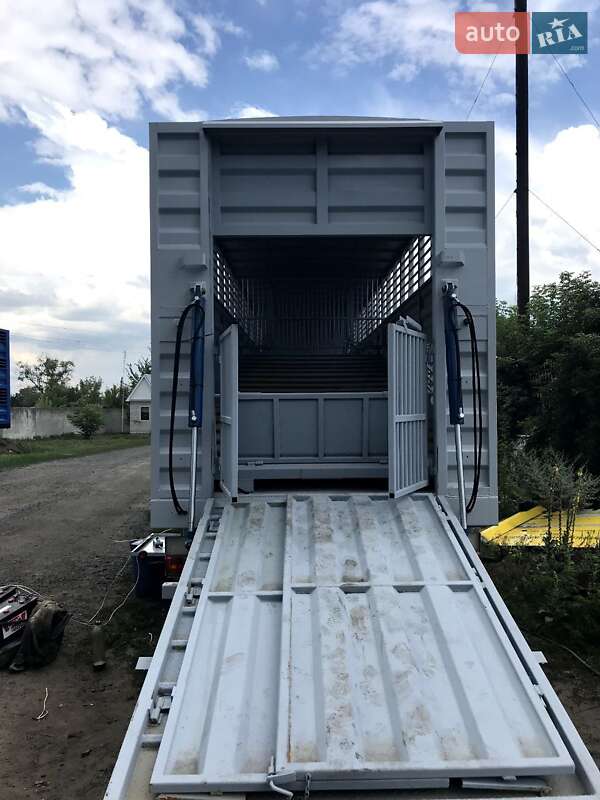 Для перевезення тварин - напівпричіп Schmitz SPR 24 2010 в Кременчуці фото 4 Для перевезення тварин - напівпричіп Schmitz SPR 24 2010 в Кременчуці