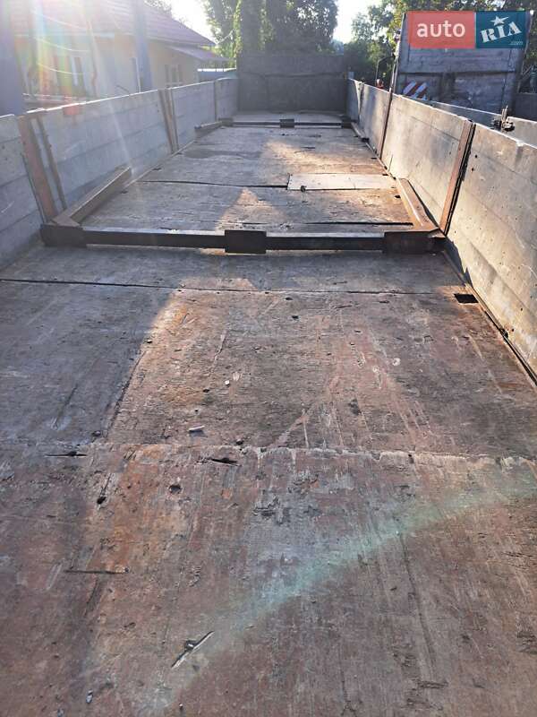 Бортовой полуприцеп Schmitz SPR 24L 1992 в Обухове