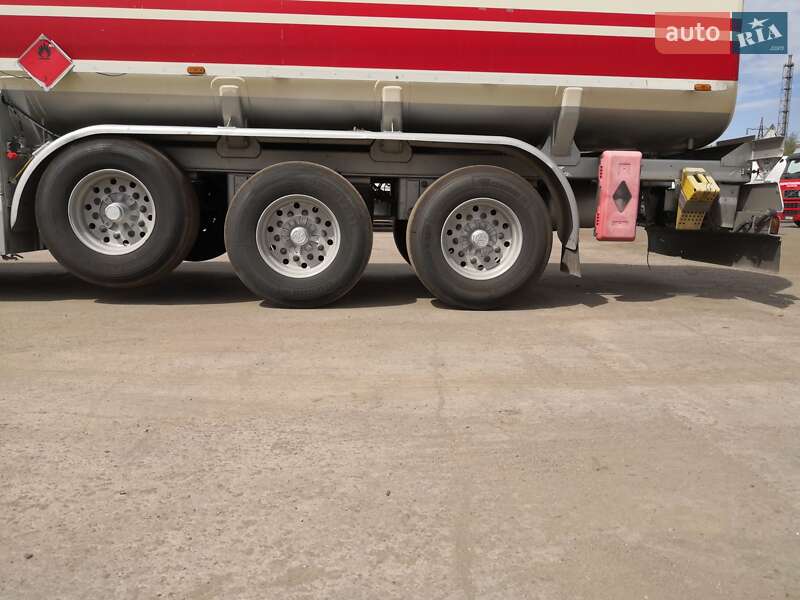 Цистерна полуприцеп Schwarzmuller J-Serie 1998 в Каменском