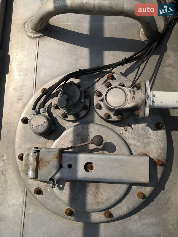 Цистерна полуприцеп Schwarzmuller J-Serie 1998 в Каменском