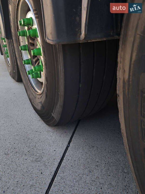 Бортовий напівпричіп Schwarzmuller J-Serie 2011 в Коломиї