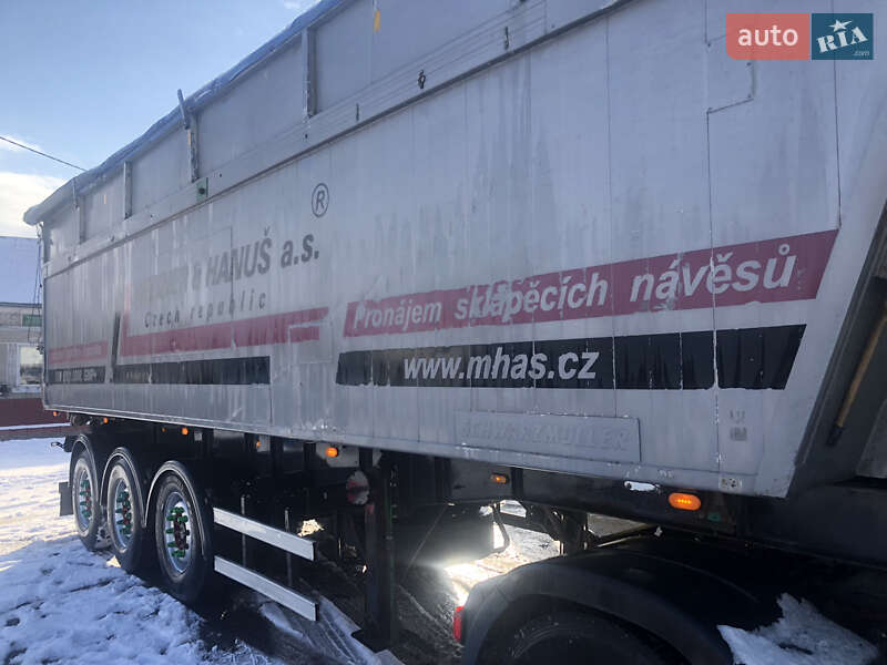 Самоскид напівпричіп Schwarzmuller Kis 2004 в Зборові