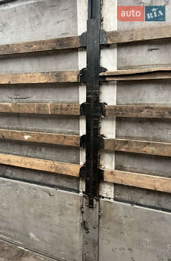 Бортовой полуприцеп Schwarzmuller S-1 2012 в 