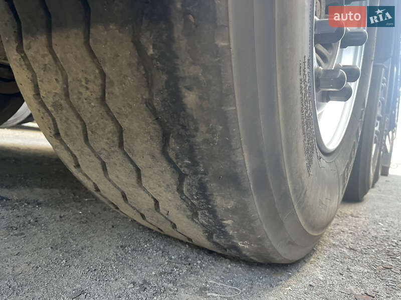 Бортовий напівпричіп Schwarzmuller S-1 2012 в Мукачевому