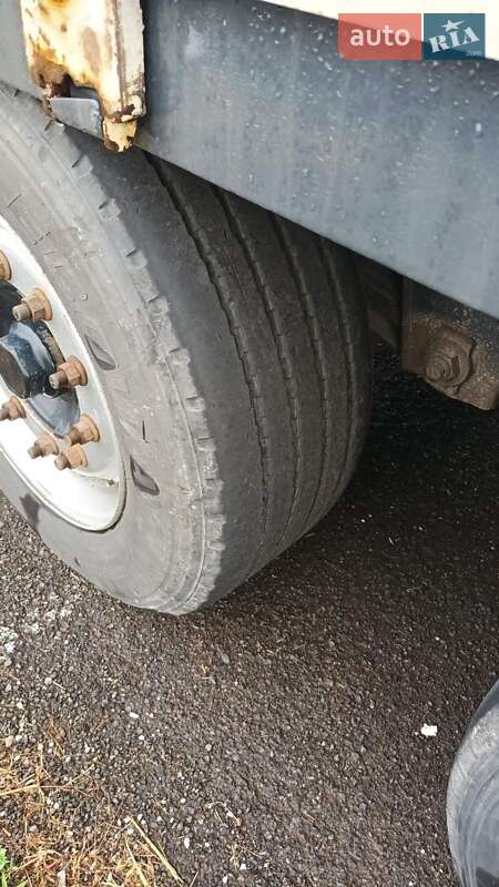 Бортовой полуприцеп Schwarzmuller SPA-3E 2005 в Ужгороде