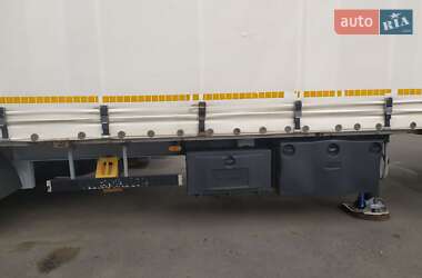 Низкорамная платформа Schwarzmuller SPA-3E 2007 в 