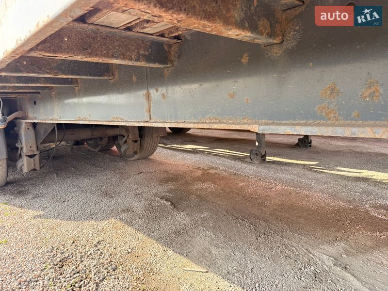 Платформа Schwarzmuller SPA-3E 2004 в Умани