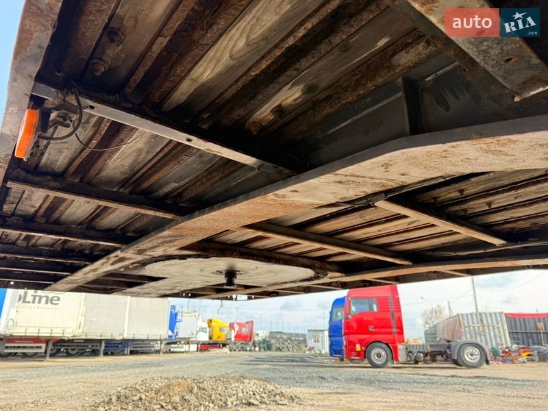 Платформа Schwarzmuller SPA-3E 2004 в Умани