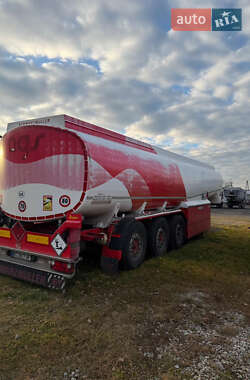 Цистерна полуприцеп Schwarzmuller TS 2006 в Долине