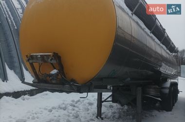 Цистерна Schwarzmuller TS 1988 в Бахмаче