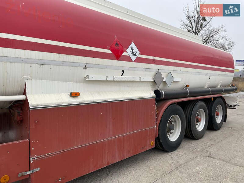 Цистерна напівпричіп Schwarzmuller TSL 1996 в Харкові