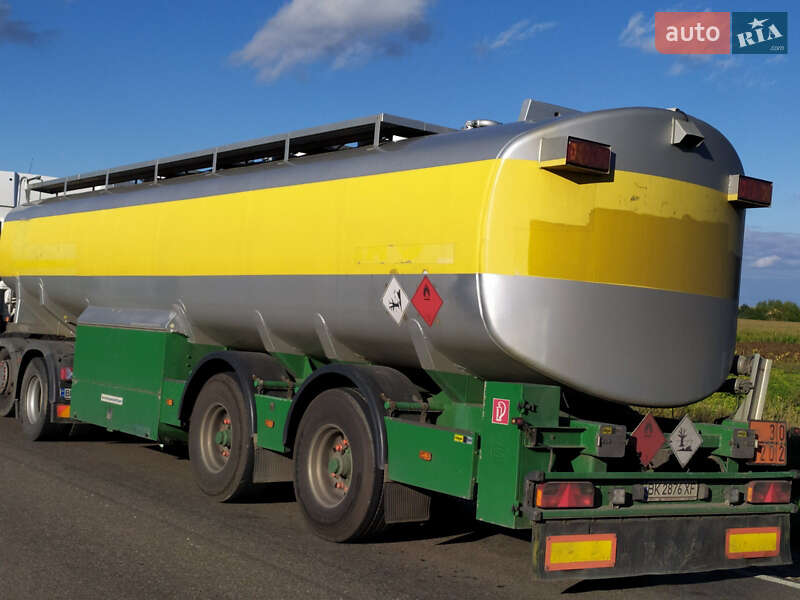Цистерна полуприцеп Schwingenschlogel DST-30L/V2A 2001 в Ровно