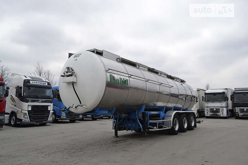 Цистерна напівпричіп Schwingenschlogel DST-30L/V2A 2003 в Хусті