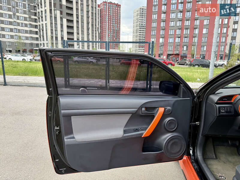 Купе Scion tC 2014 в Киеве
