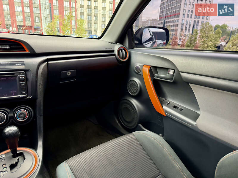 Купе Scion tC 2014 в Киеве