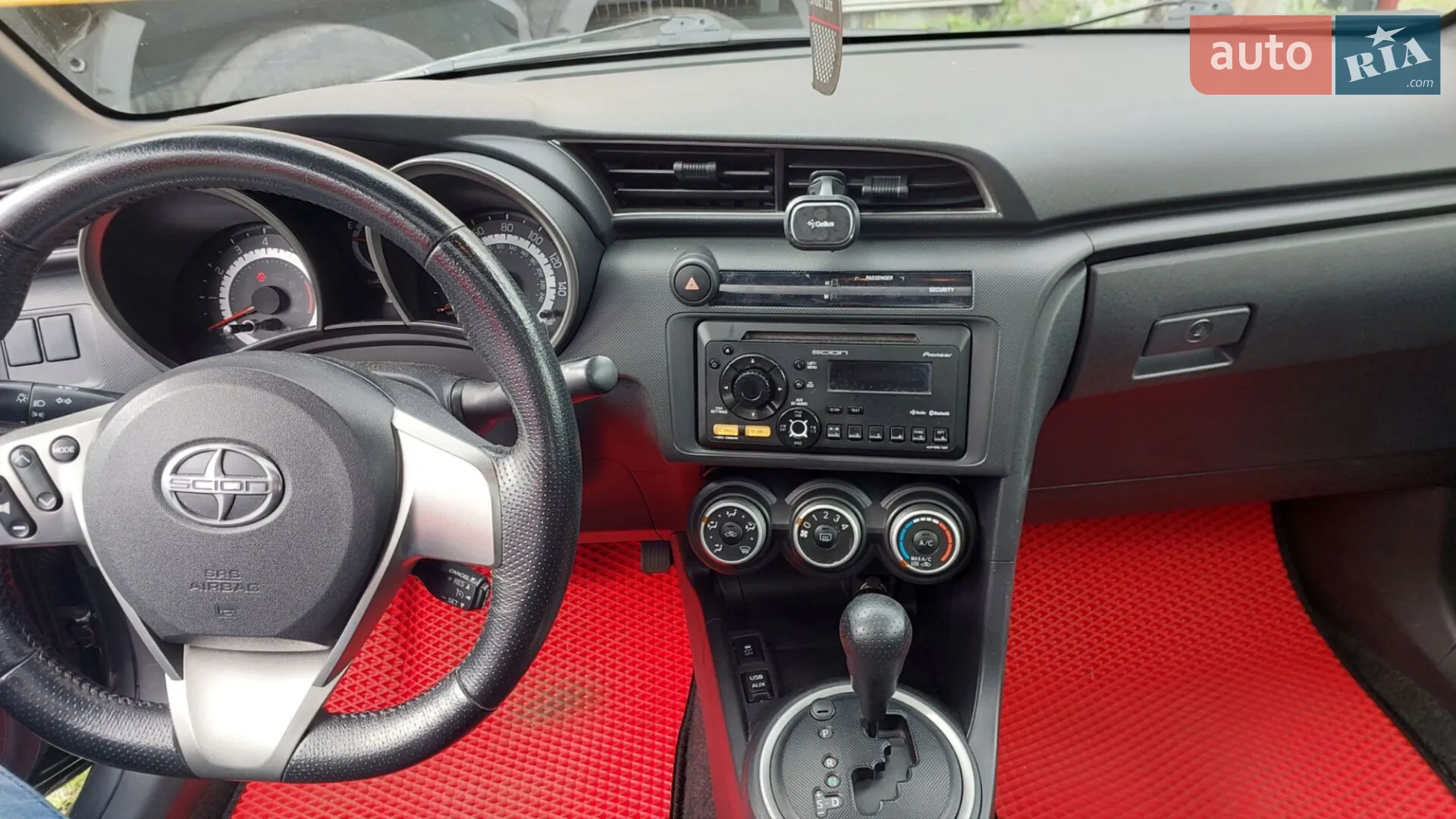 2011 Scion tC - мініатюра 18