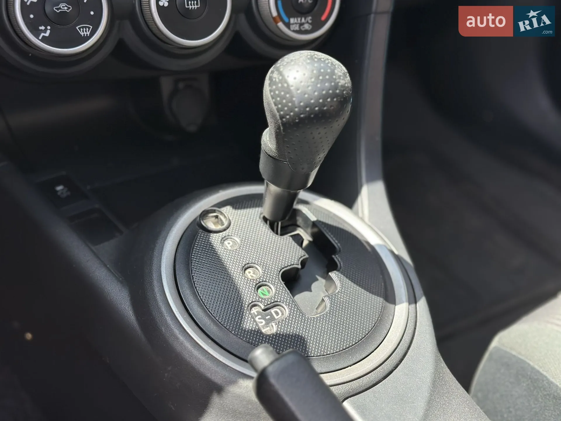 2011 Scion tC - мініатюра 3