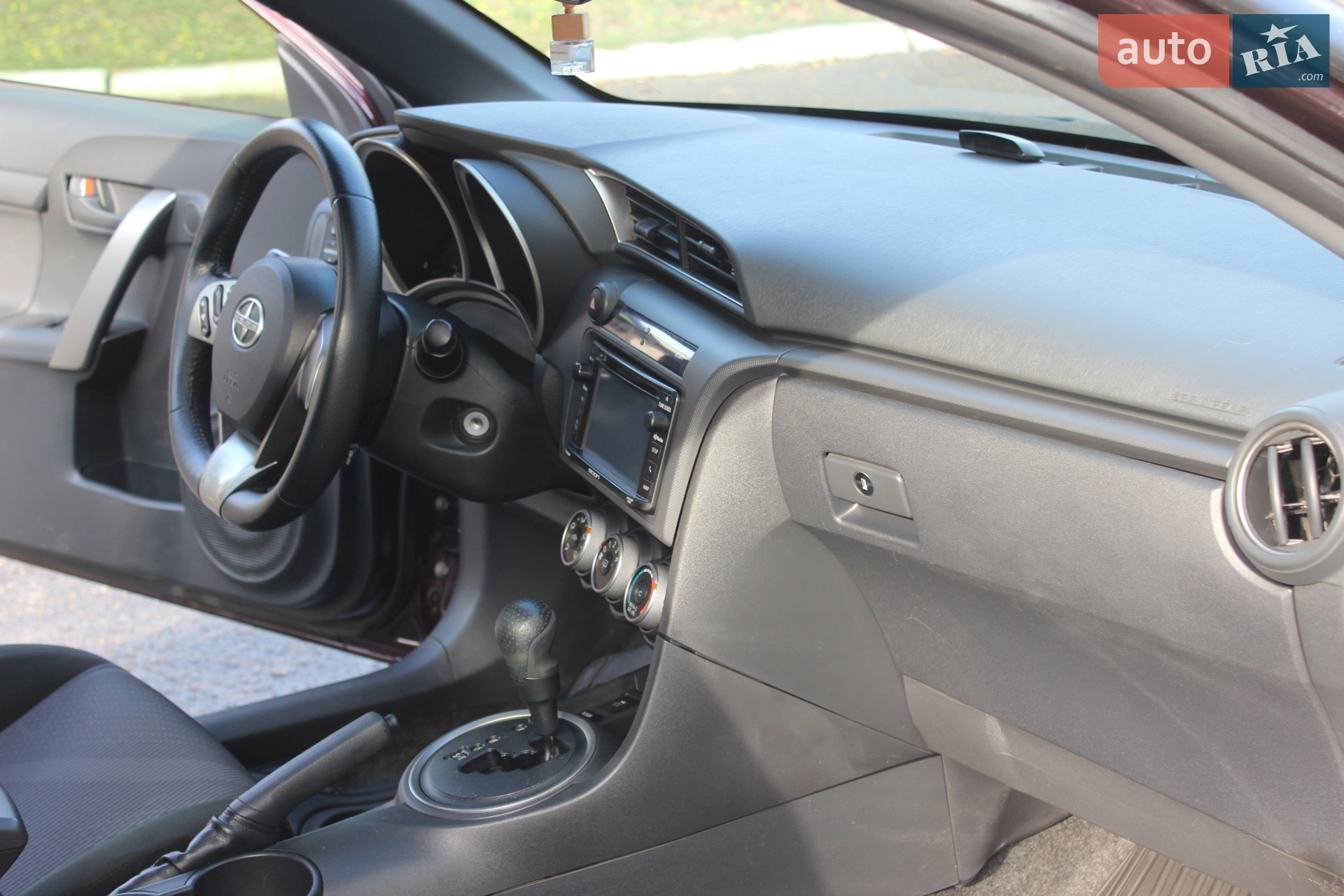 2012 Scion tC - мініатюра 18