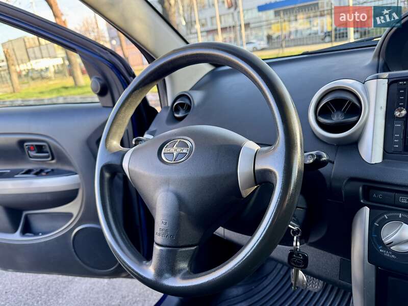 Хэтчбек Scion xA 2004 в Киеве