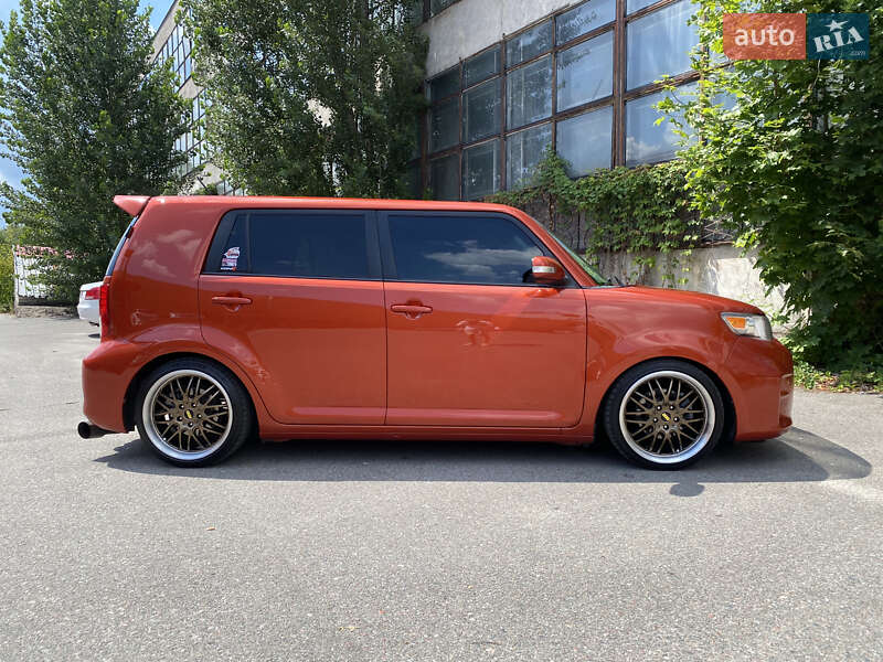 Хэтчбек Scion xB 2011 в Киеве