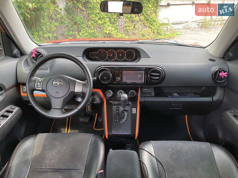 Хэтчбек Scion xB 2011 в Киеве