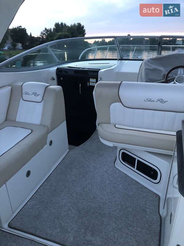 Моторная яхта Sea Ray 310 Sundancer 2012 в Киеве фото 8 Моторная яхта Sea Ray 310 Sundancer 2012 в Киеве