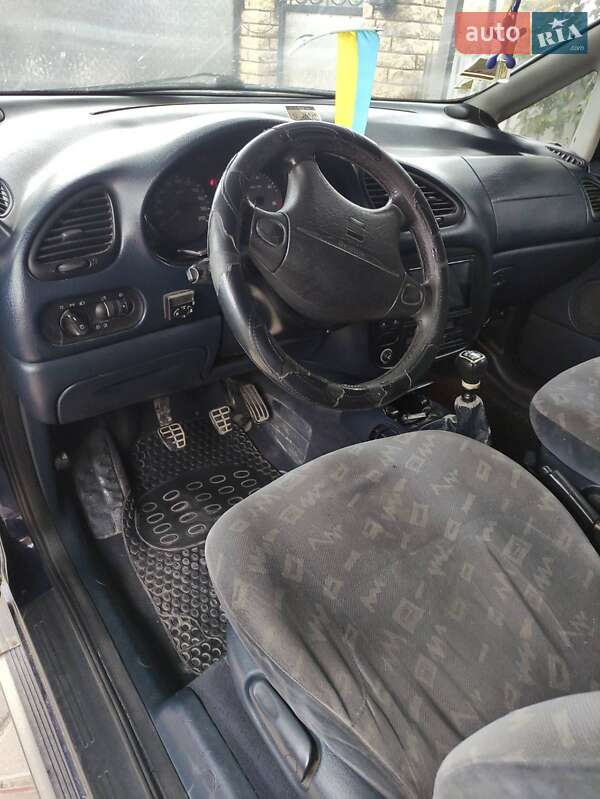 Мінівен SEAT Alhambra 2000 в Кельменцях