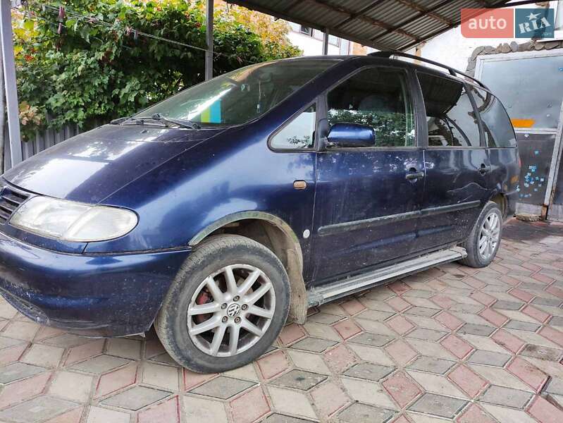 Мінівен SEAT Alhambra 2000 в Кельменцях