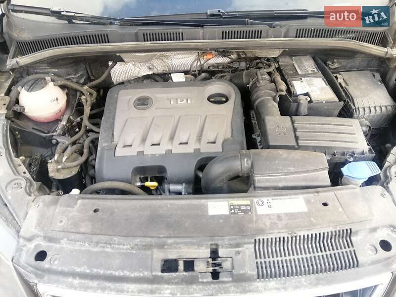 Минивэн SEAT Alhambra 2015 в Киеве