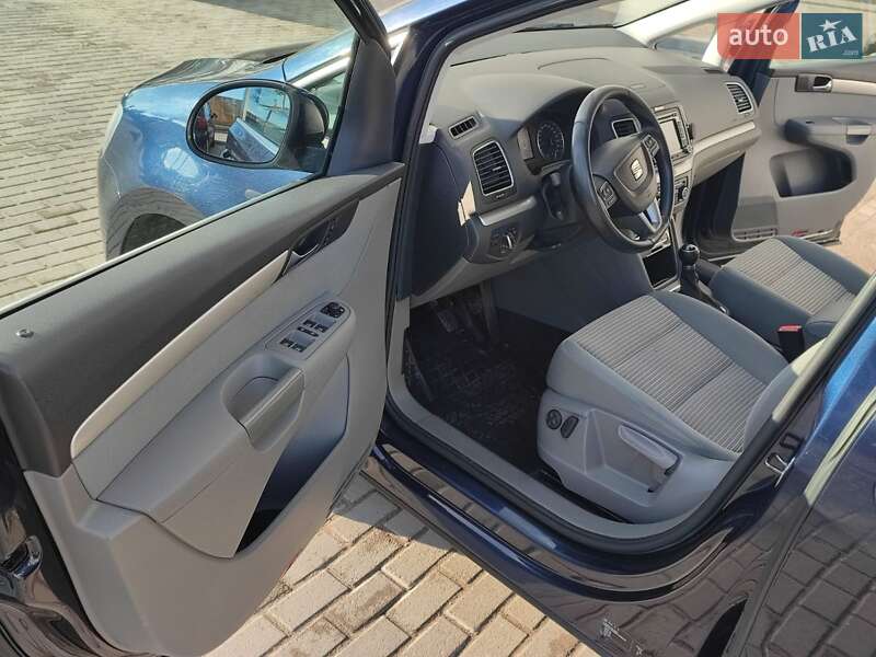 Минивэн SEAT Alhambra 2010 в Киеве