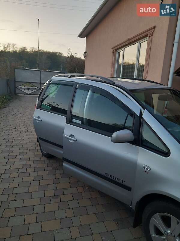 Минивэн SEAT Alhambra 2008 в Иршаве