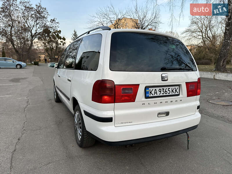 Минивэн SEAT Alhambra 2009 в Киеве