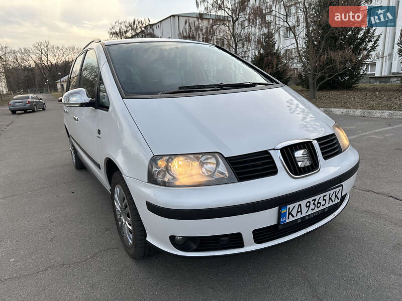 Минивэн SEAT Alhambra 2009 в Киеве