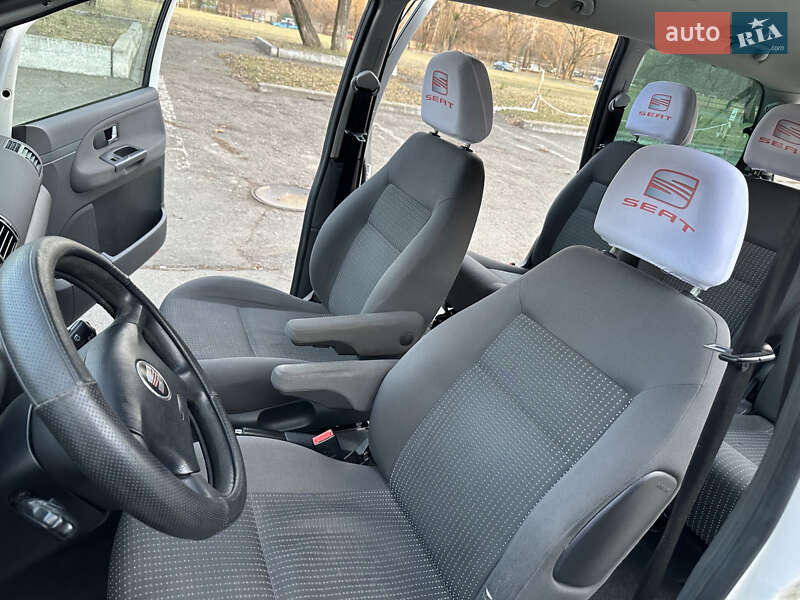 Минивэн SEAT Alhambra 2009 в Киеве